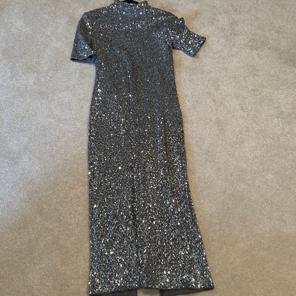 Vineyard Vines Dresses & Skirts - Vineyard Vines Silver Sequin Midi Dress XS